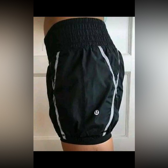 Lululemon skort - Picture 3 of 5